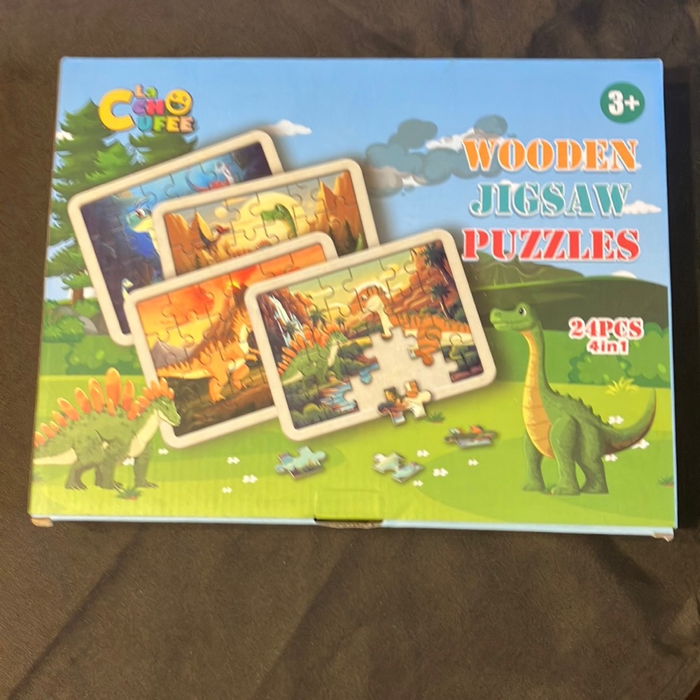 NIB 4 Wooden Dinosaur puzzles with carrying bag for kids 3+